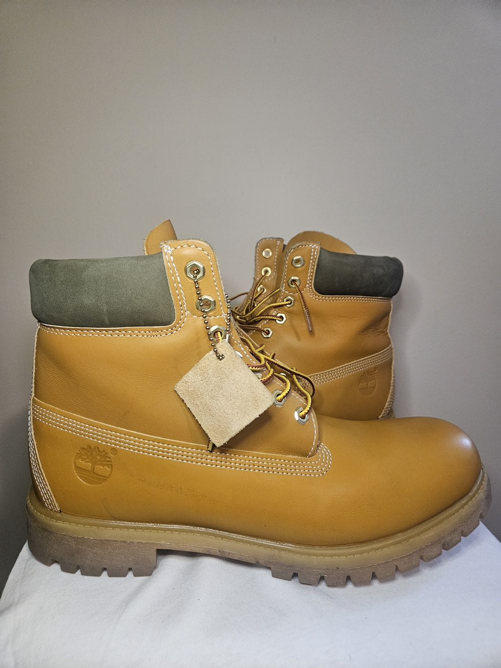 Men's Wheat Work Boots - Rugged Lace-Up Construction - Picture 4 of 4